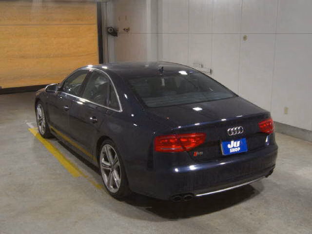 AUDI S8