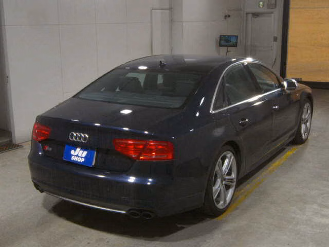 AUDI S8