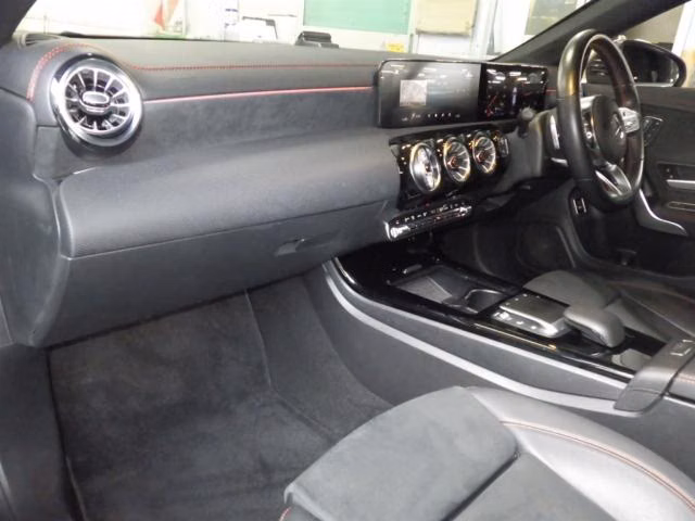 MERCEDES-BENZ CLA-CLASS