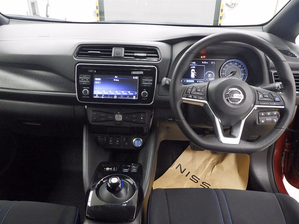 NISSAN LEAF
