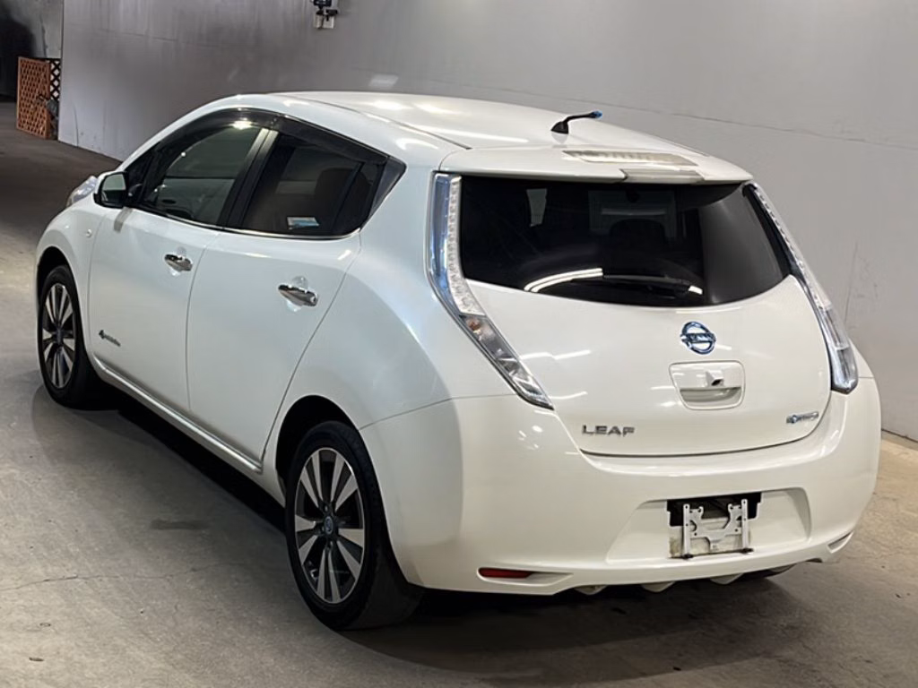 NISSAN LEAF