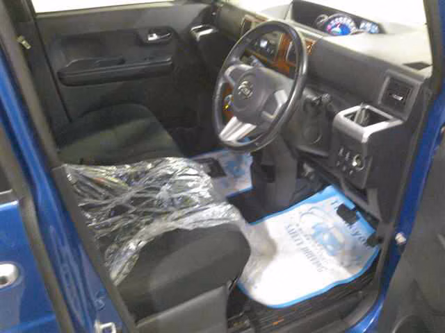 DAIHATSU WAKE