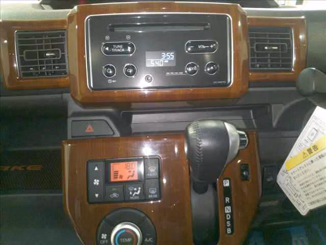 DAIHATSU WAKE