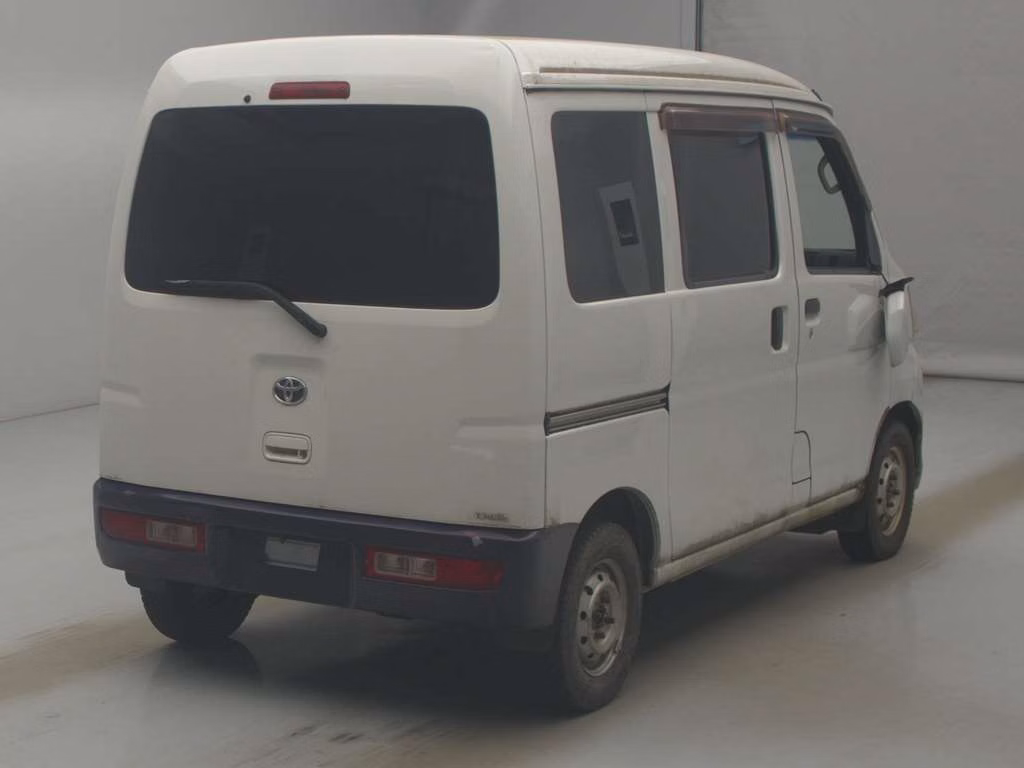 TOYOTA PIXIS VAN