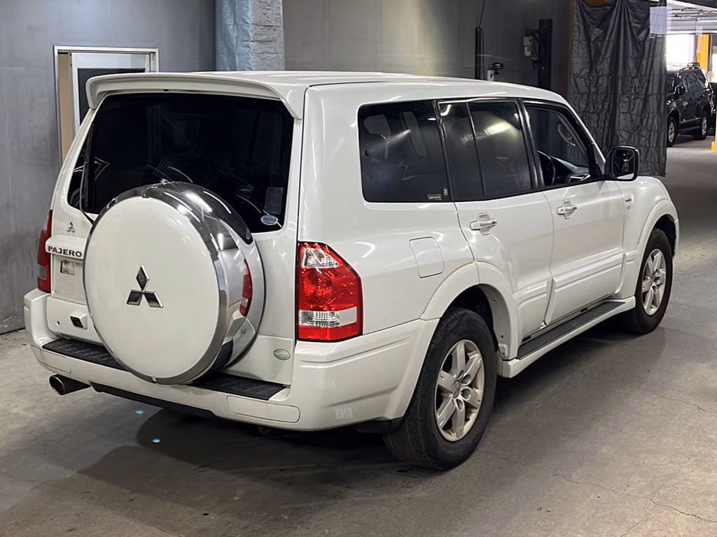 MITSUBISHI PAJERO