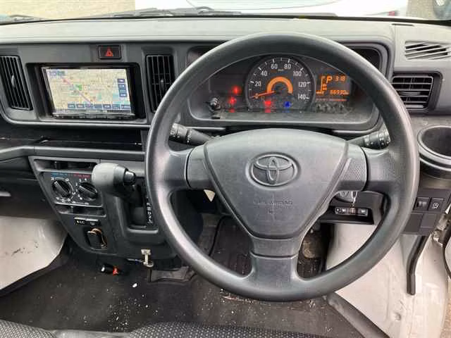 TOYOTA PIXIS VAN