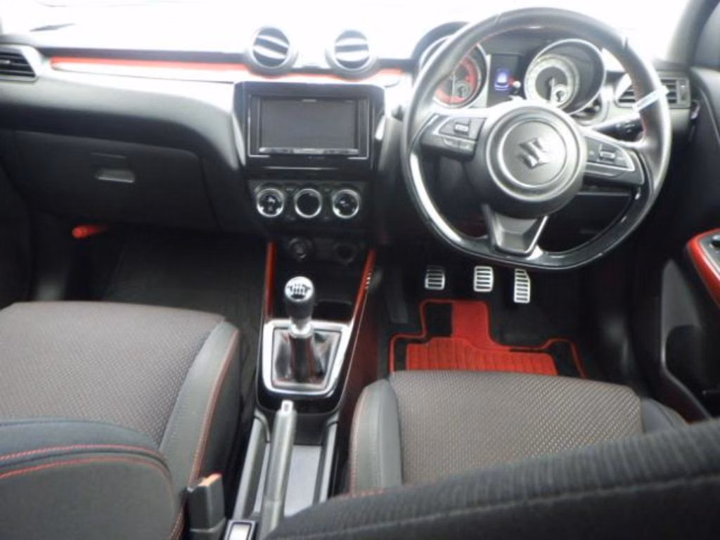 SUZUKI SWIFT