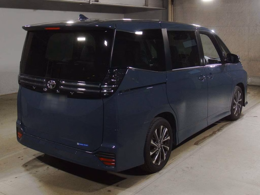 TOYOTA VOXY