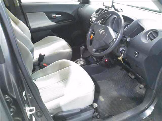 TOYOTA IST