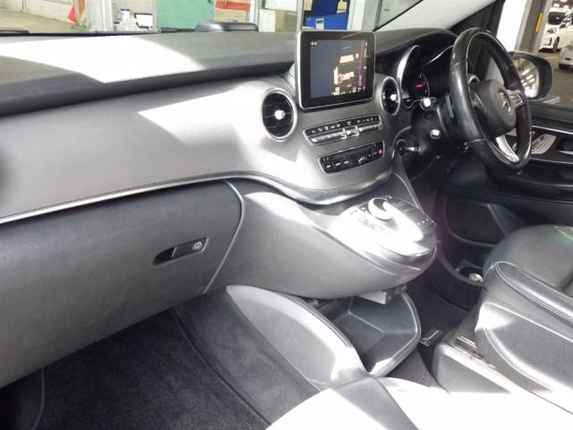 MERCEDES-BENZ V-CLASS