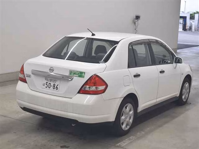 NISSAN TIIDA LATIO