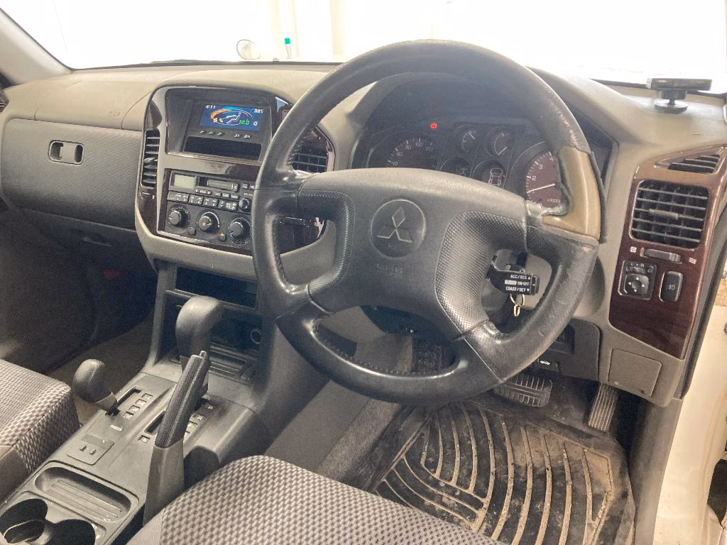 MITSUBISHI PAJERO