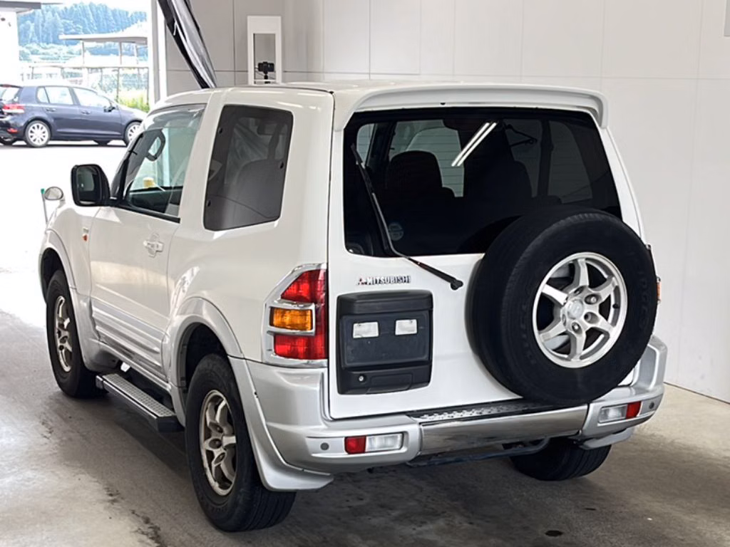 MITSUBISHI PAJERO