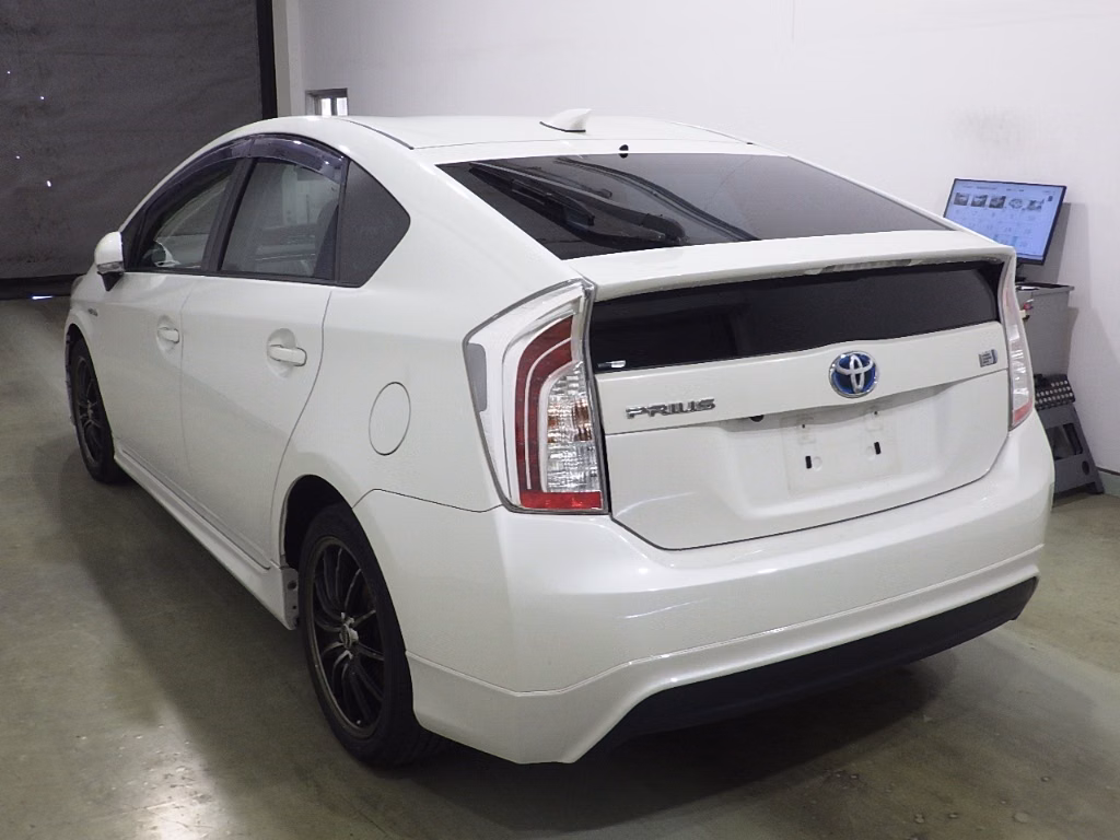 TOYOTA PRIUS