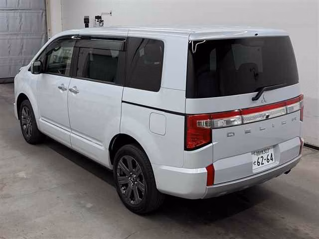 MITSUBISHI DELICA D:5