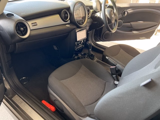 MINI HATCH