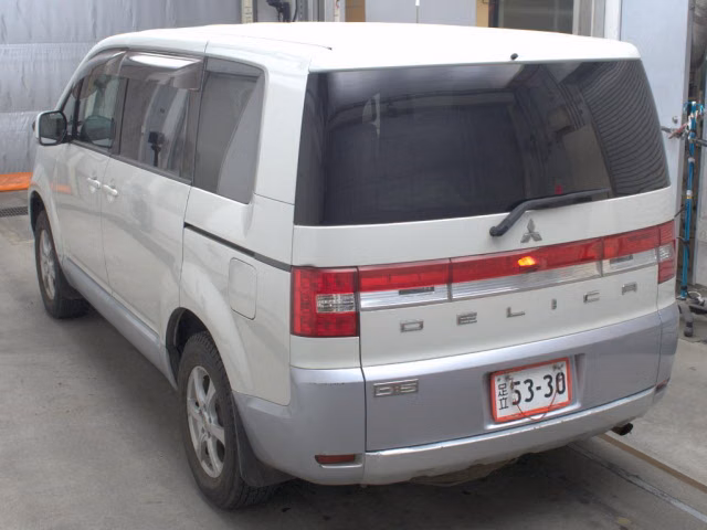 MITSUBISHI DELICA D:5
