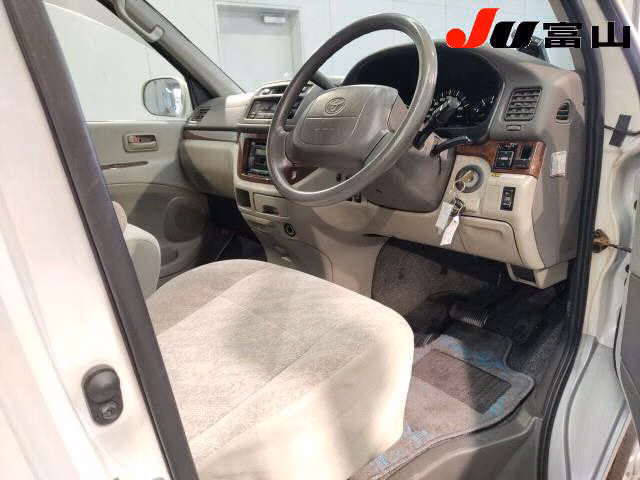 TOYOTA HIACE REGIUS