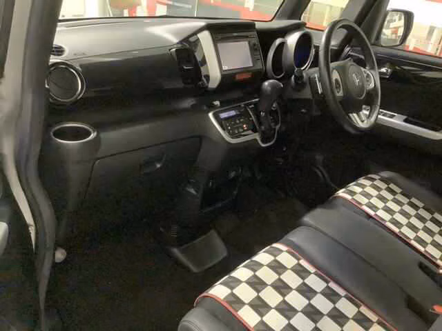 HONDA N-BOX