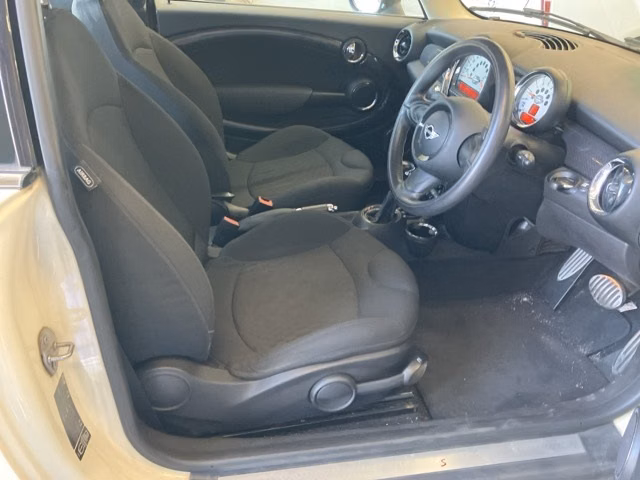 MINI HATCH