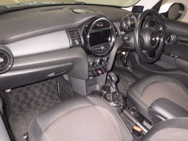 MINI HATCH