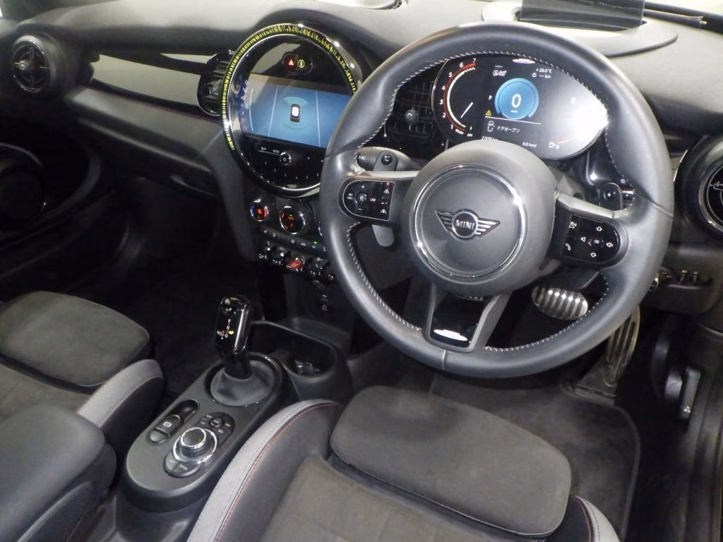 MINI HATCH