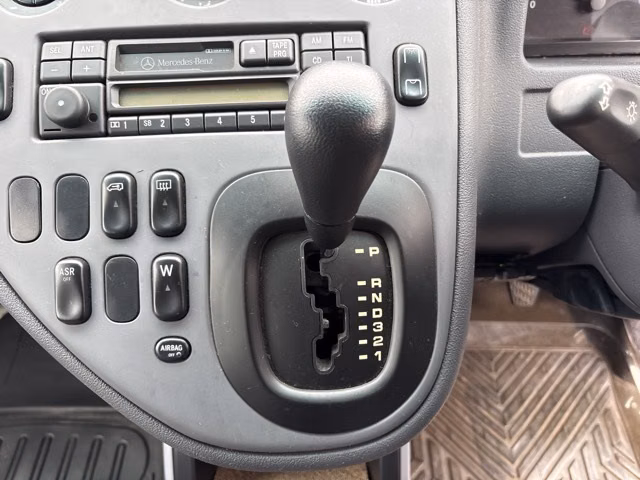 MERCEDES-BENZ V-CLASS