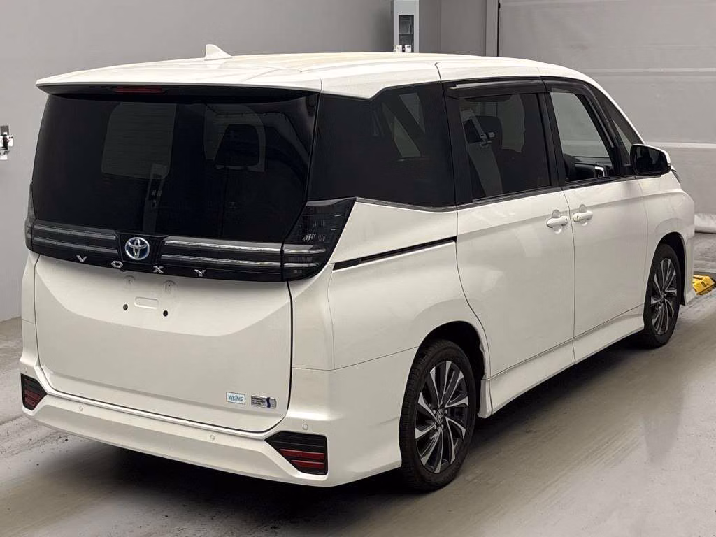 TOYOTA VOXY