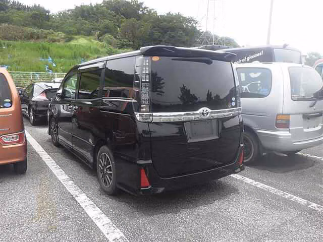 TOYOTA VOXY