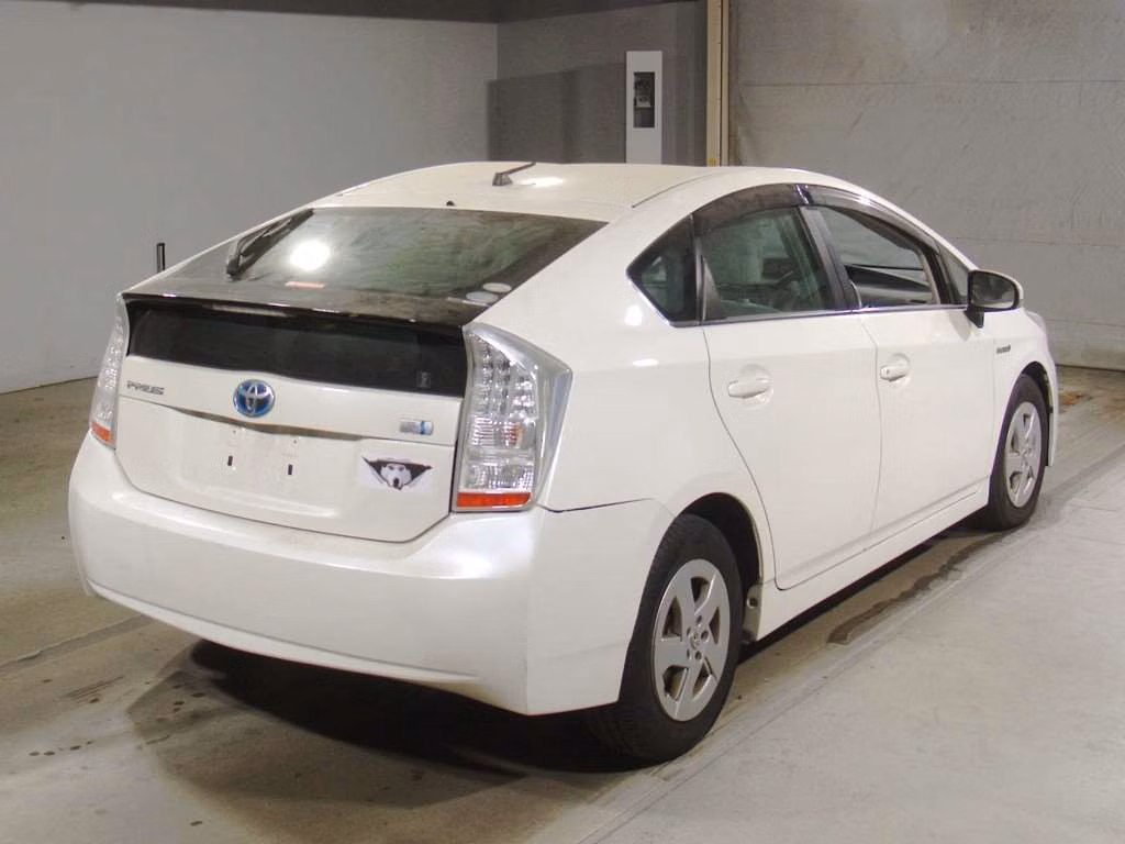 TOYOTA PRIUS
