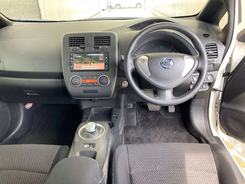 NISSAN LEAF