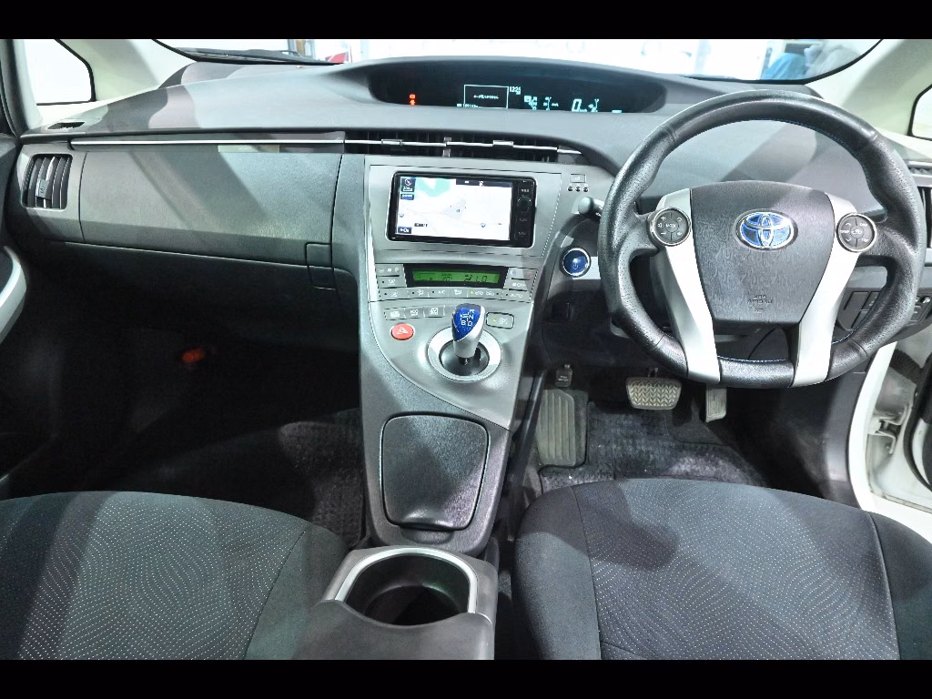 TOYOTA PRIUS