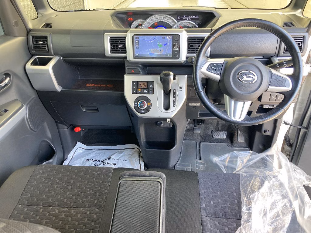 DAIHATSU WAKE
