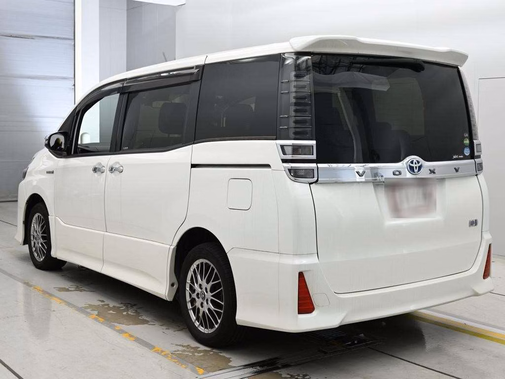 TOYOTA VOXY