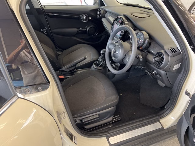 MINI HATCH