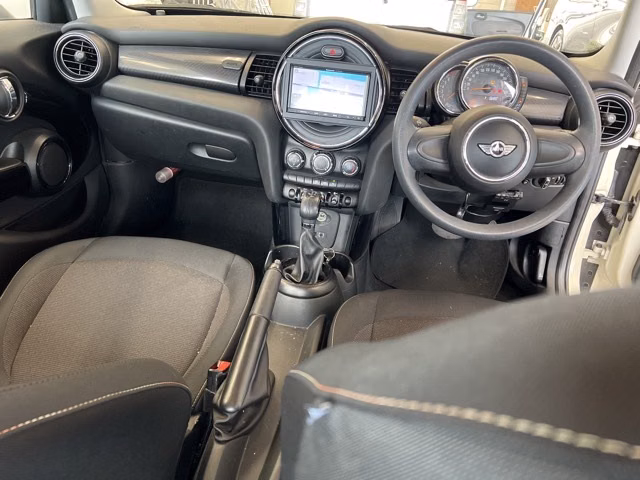 MINI HATCH