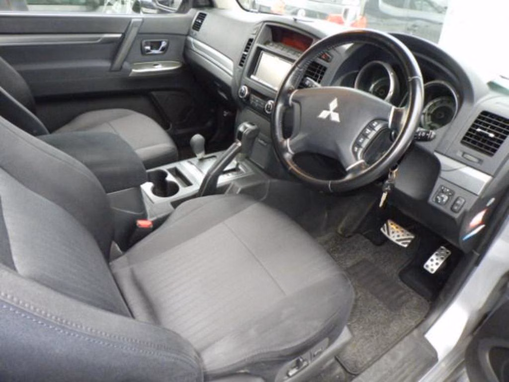 MITSUBISHI PAJERO