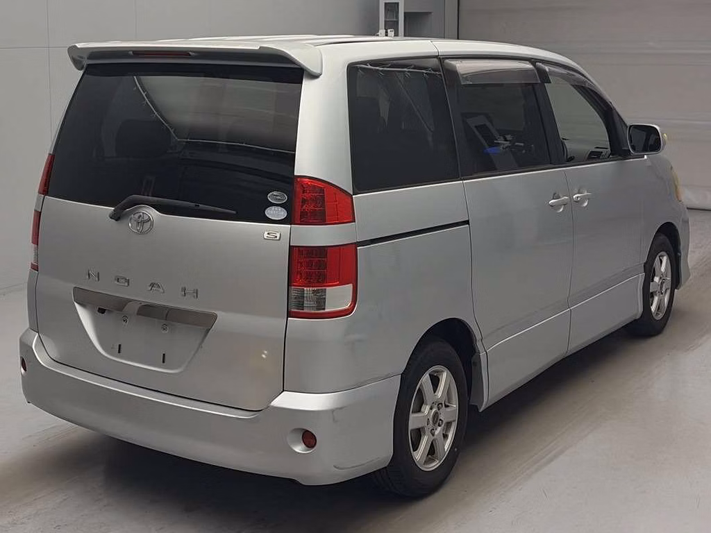 TOYOTA NOAH