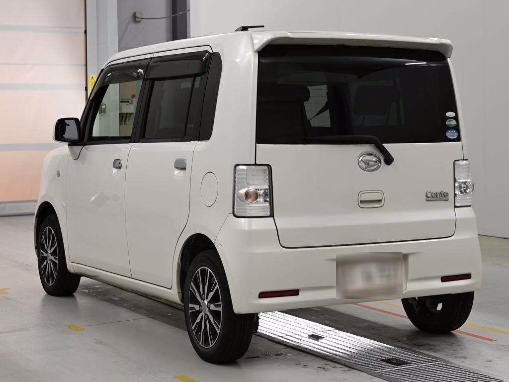 DAIHATSU MOVE CONTE