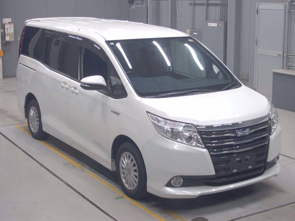 TOYOTA NOAH