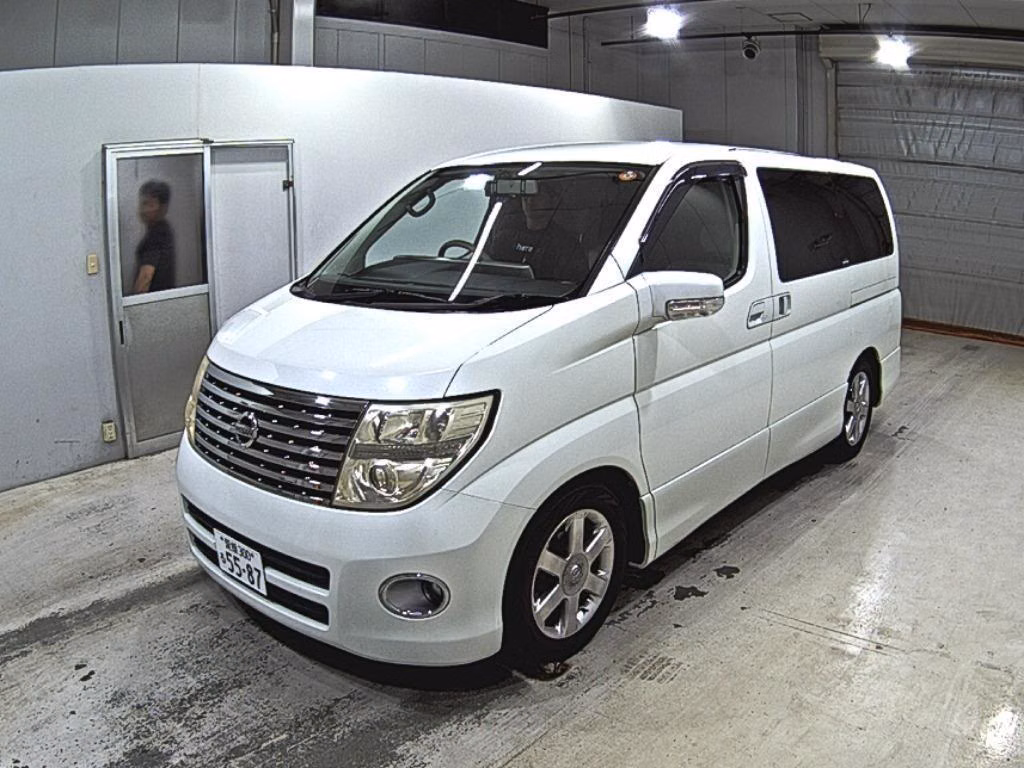 NISSAN ELGRAND