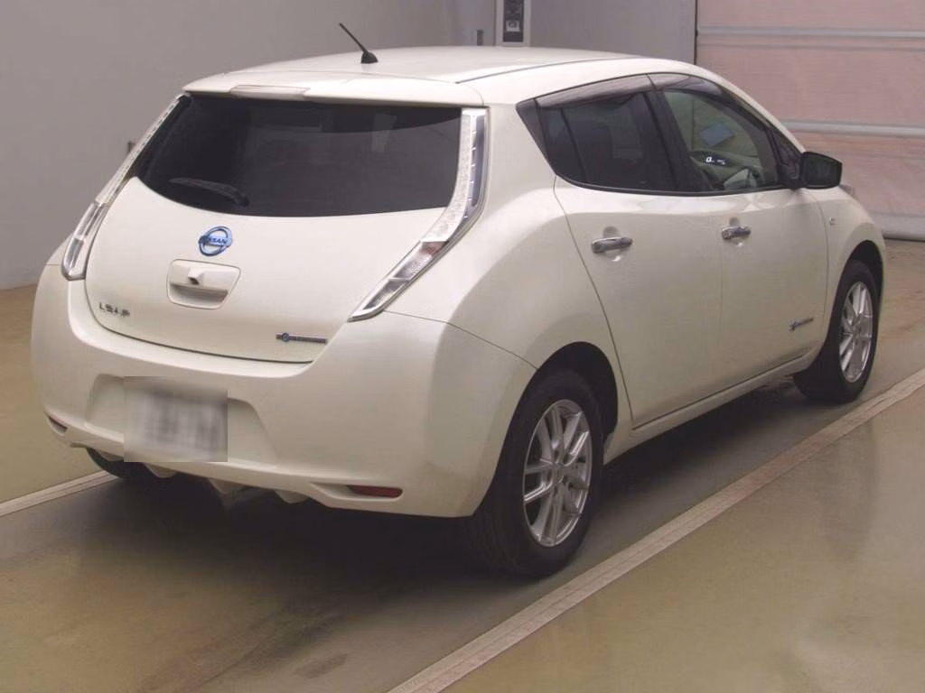 NISSAN LEAF