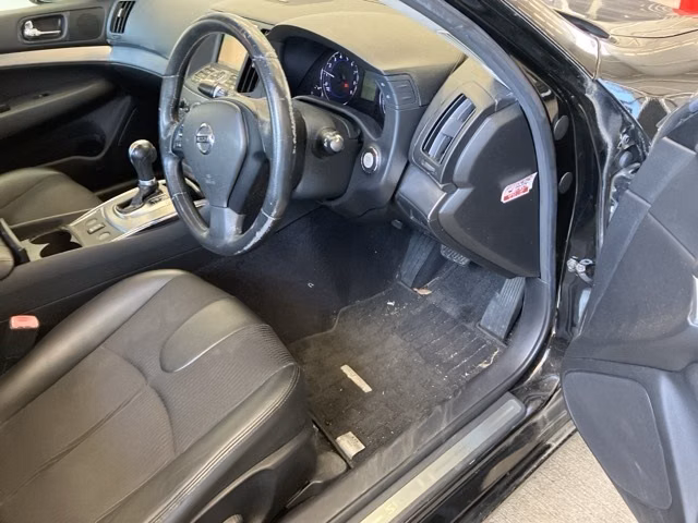 NISSAN SKYLINE