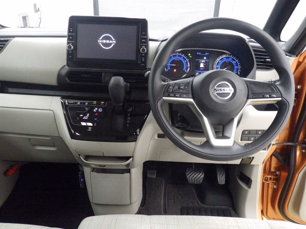 NISSAN ROOX