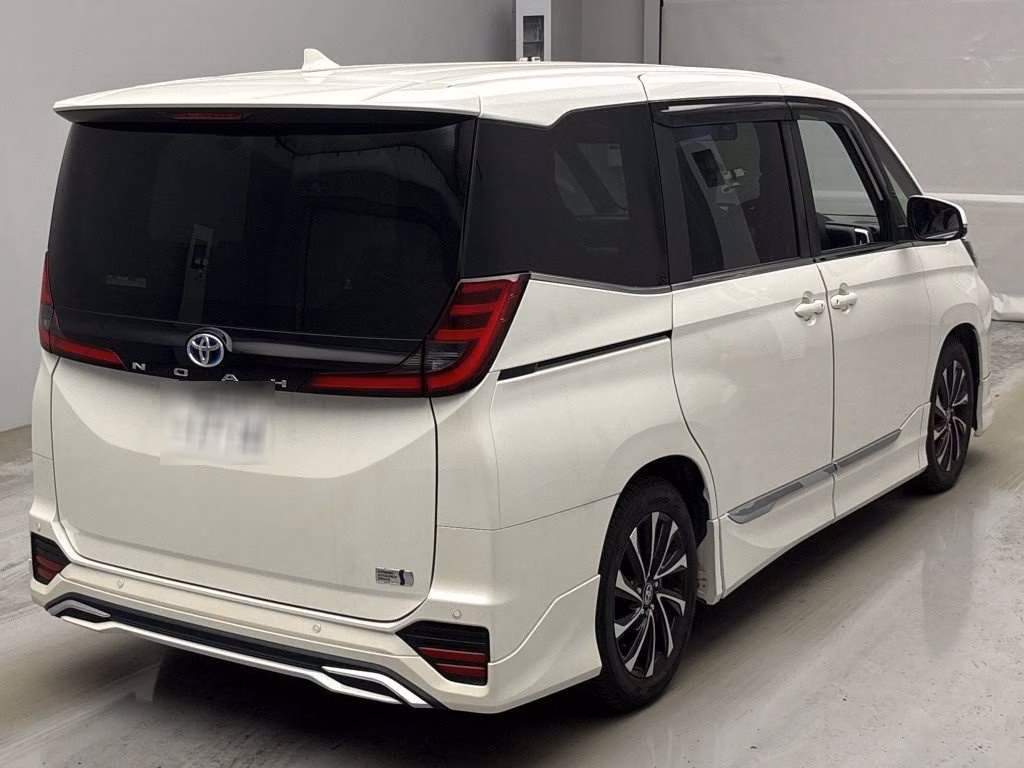 TOYOTA NOAH