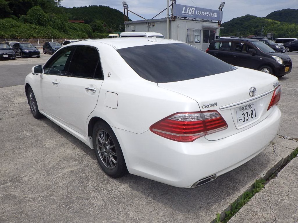 TOYOTA CROWN