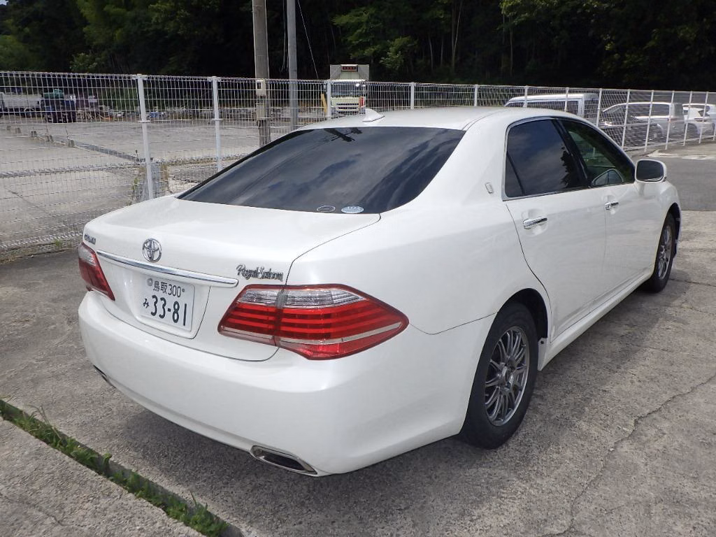 TOYOTA CROWN