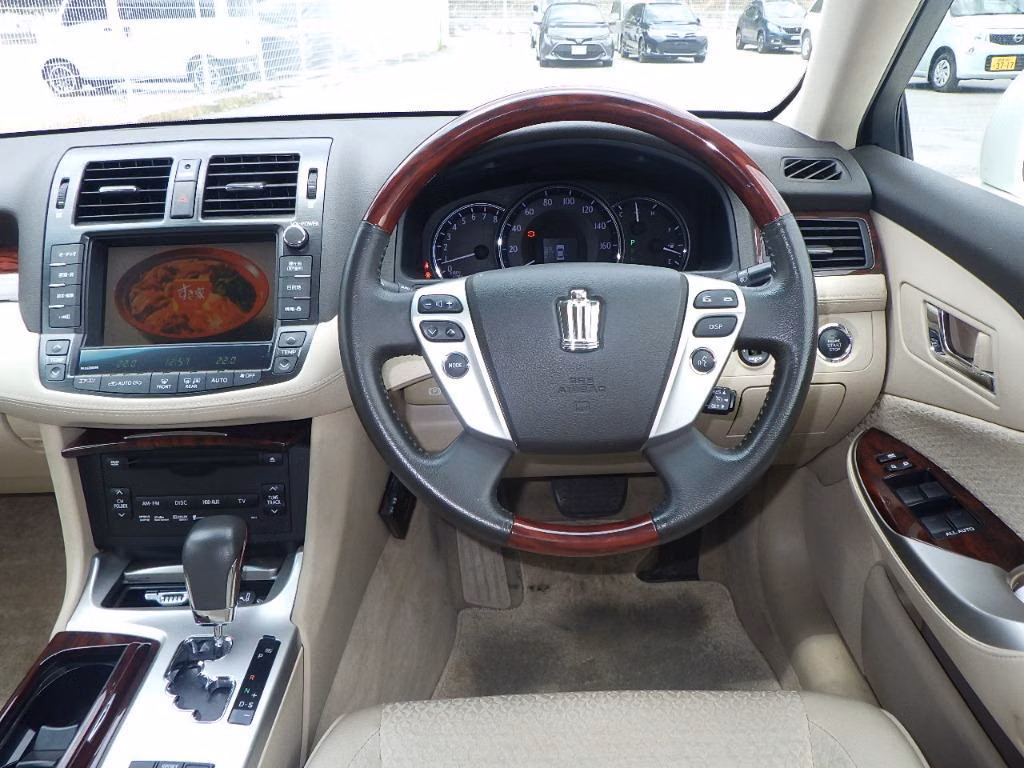 TOYOTA CROWN