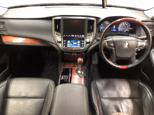 TOYOTA CROWN MAJESTA