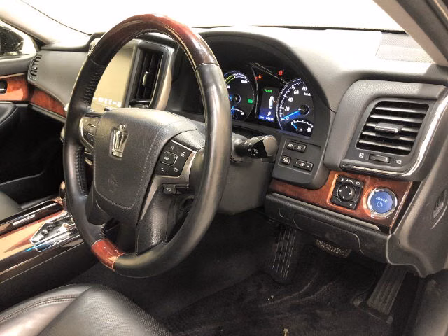 TOYOTA CROWN MAJESTA